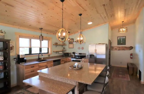Torrey House | Peace, Privacy, Serenity and Panoramic Views from all windows,nOne of a Kind