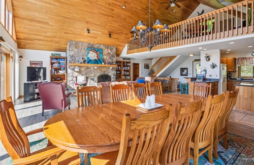 Old Timberline House | Peace, Quiet and Plenty of Space. Check Out Eagles View!