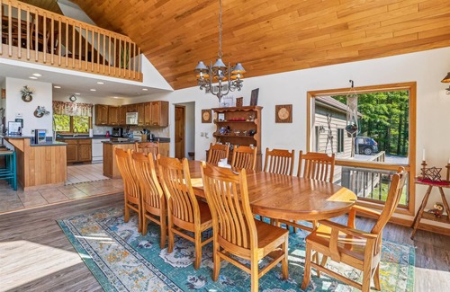Old Timberline House | Peace, Quiet and Plenty of Space. Check Out Eagles View!