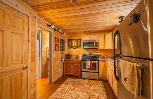 Cloudcroft Cabin | "Peace & Quiet", Nature's Retreat, 50 yds from Trailhead, Wildlife Galore