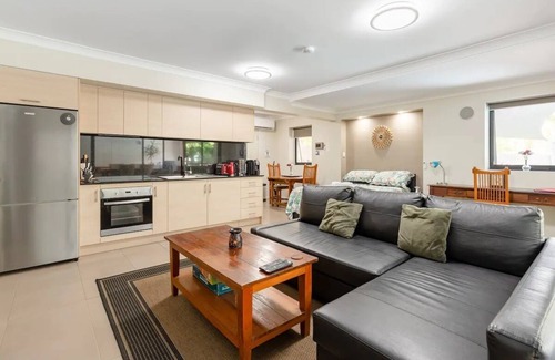 Shailer Park Apartment | Peace & quiet on the Kimberly Plateau.