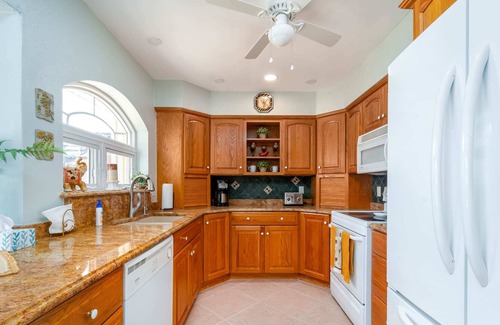 Harbour Heights House | Peace River Retreat Waterfront w/ Heated Pool