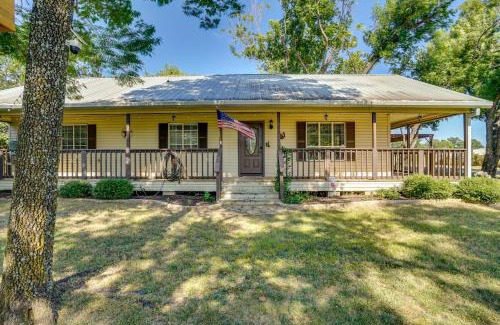 Azle House | Peace, Space and Starry Nights Ranch Home in Azle
