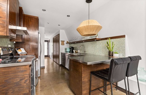 Shelby Hills House | Peace Teepee - Walk to Shelby Park & local shops!