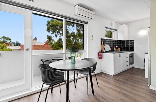 Parkville Apartment | Peaceful 1-Bed Apartment Near the City Centre