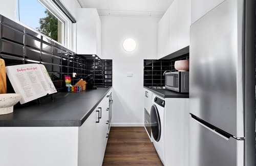 Parkville Apartment | Peaceful 1-Bed Apartment Near the City Centre