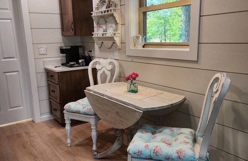 Mount Vernon Cottage | Peaceful 1-bedroom cottage with WiFi, AC in the country