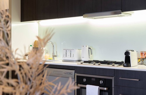 Albert Park Apartment | Peaceful 1BR apt on St Kilda Rd w Free Parking
