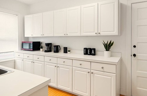South Evanston Apartment | Peaceful 1BR Escape in Evanston