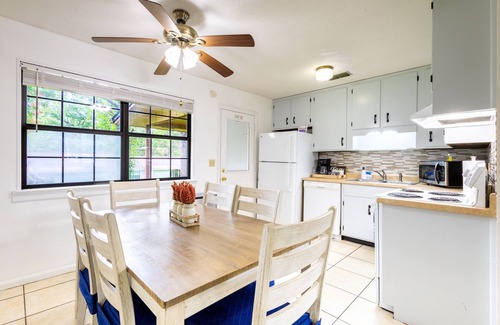 Tallahassee House | Peaceful 2 Bed, 1 Bath located in midtown, 5 miles from Stadium.