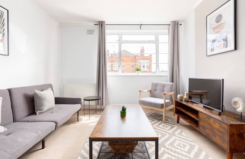 Chiswick Apartment | Peaceful 2 Bed Flat in Chiswick