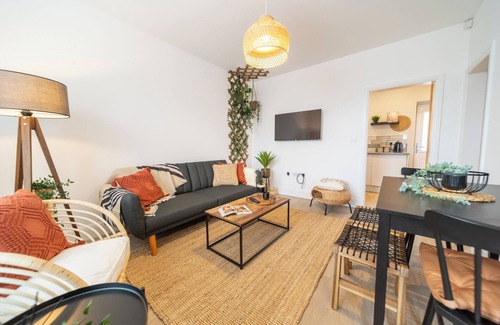 Roundhay House | Peaceful - 2 Bed House Near Roundhay Park