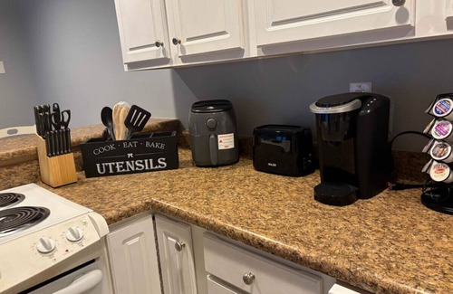 Franklin Apartment | Peaceful 2 bed with in unit washer/dryer