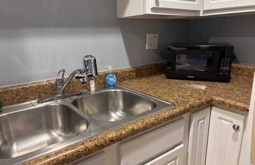 Franklin Apartment | Peaceful 2 bed with in unit washer/dryer