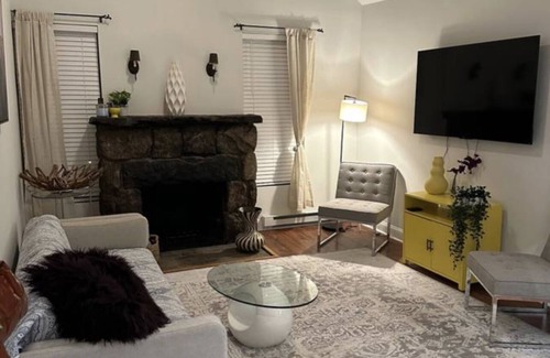 Stamford Apartment | Peaceful 2-bedroom apartment in wonderful Stamford with WiFi, AC