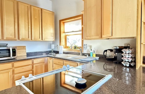 Grand View Highlands Apartment | Peaceful 2-bedroom apartment - dogs welcome