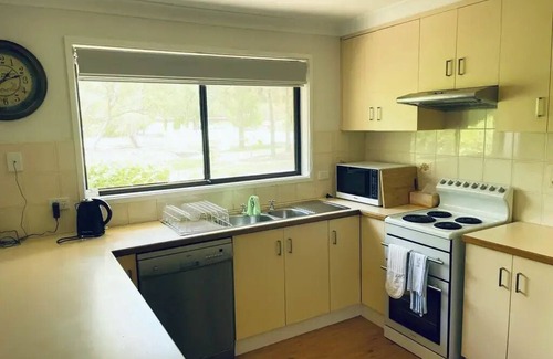 North Wagga Wagga Apartment | Peaceful 2 Bedroom Home