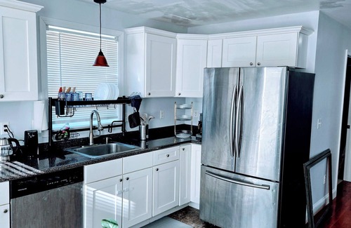 Metropolitan Hill - Beech Street Condo | Peaceful 2-bedroom condo with AC in charming Roslindale