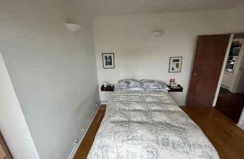Victoria Apartment | Peaceful 2 Bedroom Flat with Roof Terrace - Hackney