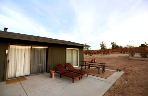 Landers House | Peaceful 2 Bedroom High Desert Getaway on 5 acres!
