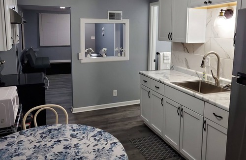 Ypsilanti House | Peaceful 2 Bedroom Residence - Ypsi/AnnArbor