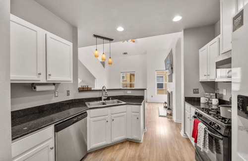 Reno House | Peaceful 2 Bedroom with Pool & Hot Tub in South Reno 2/2