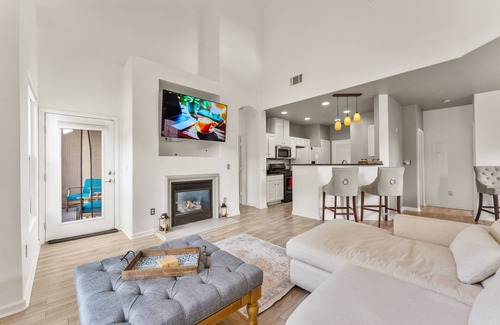 Reno House | Peaceful 2 Bedroom with Pool & Hot Tub in South Reno 2/2