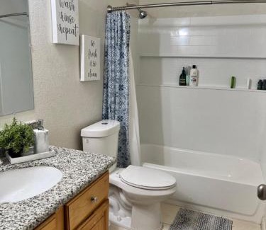Fresno Apartment | Peaceful 2bed,1bath condo with free parking all yours to enjoy