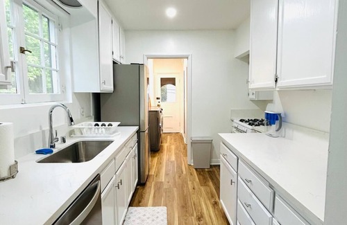 Beverly Grove Condo | Peaceful 2BR Condo Near Beverly Hills – Free Garage Parking – 30+ Day Stays