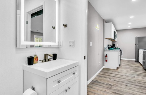 West Arlington Apartment | Peaceful 2BR Getaway Minutes from Downtown Arlington