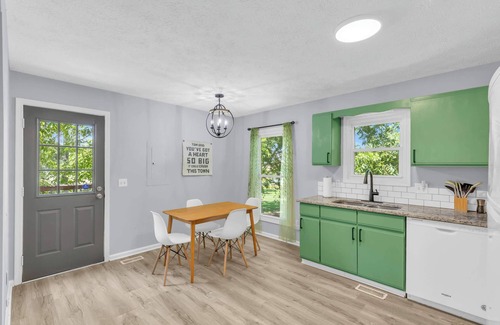 Parker House | Peaceful 2BR | King Bed | Near DT Greenville