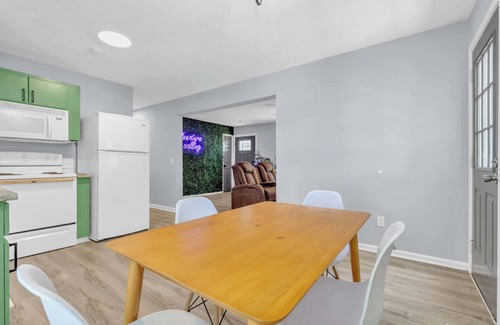 Parker House | Peaceful 2BR | King Bed | Near DT Greenville
