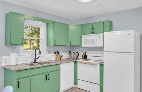 Parker House | Peaceful 2BR | King Bed | Near DT Greenville