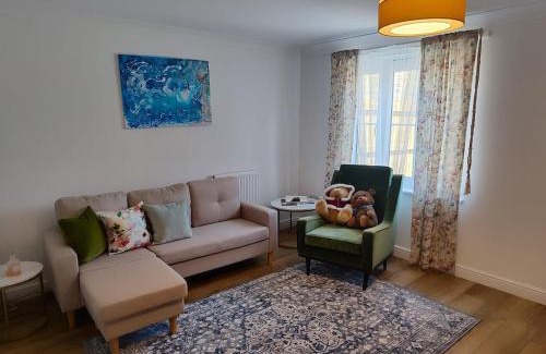 Witney House | Peaceful 2BR Retreat w Garden Near Oxford