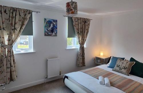 Witney House | Peaceful 2BR Retreat w Garden Near Oxford