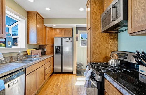 Green Lake House | Peaceful 2BR Upper Unit | Steps from Green Lake