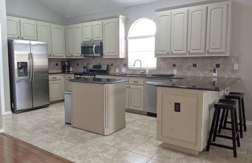 Keller House | Peaceful 3/2 with Backyard Garden