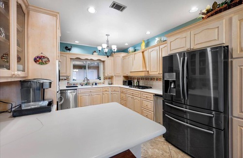 Hutto House | Peaceful 3 Acre Getaway - Creek Access, Fire Pit, Gazebo, Kayaks & Pet-Friendly!