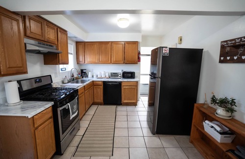 Madison Heights House | Peaceful 3-Bedroom Getaway in Madison Heights – Ideal for Families & Groups