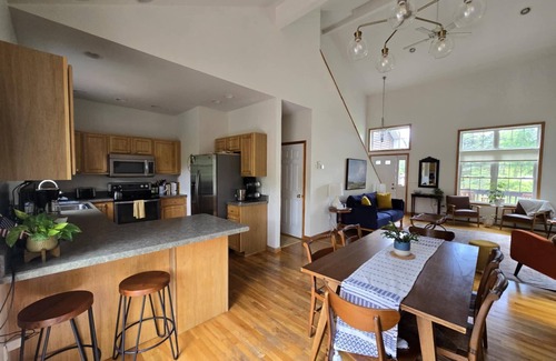 Athens House | Peaceful 3-bedroom/3 bath house in Athens Lake Community