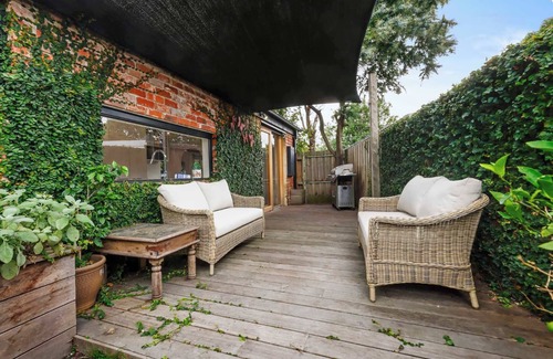 Somerville House | Peaceful 3 Bedroom Home in Somerville