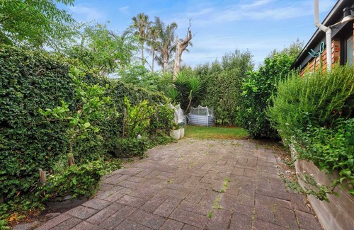 Somerville House | Peaceful 3 Bedroom Home in Somerville