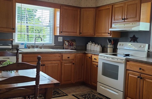 Bovard House | Peaceful 3-Bedroom Country Farmhouse Situated on 125 Acre Horse Farm