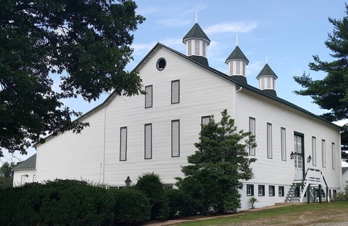 Bovard House | Peaceful 3-Bedroom Country Farmhouse Situated on 125 Acre Horse Farm