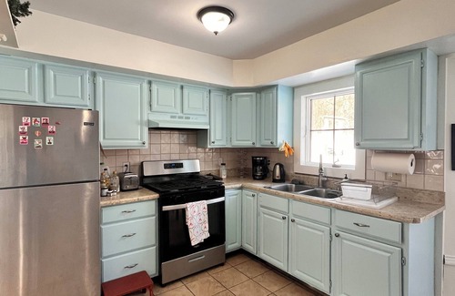 Florence Cottage | Peaceful 3-bedroom cottage in the woods in Brandon