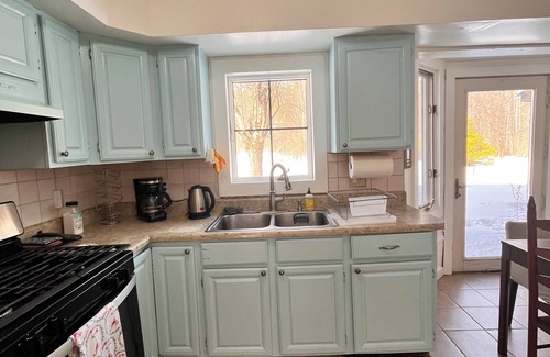 Florence Cottage | Peaceful 3-bedroom cottage in the woods in Brandon