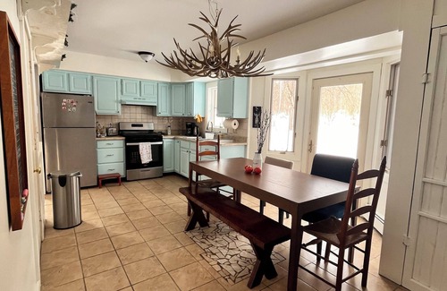 Florence Cottage | Peaceful 3-bedroom cottage in the woods in Brandon