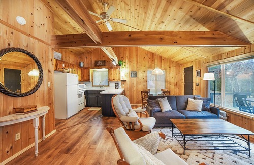 Hale Cottage | Peaceful 3-Bedroom Getaway on Loon Lake – Paddle, Hike, Unwind