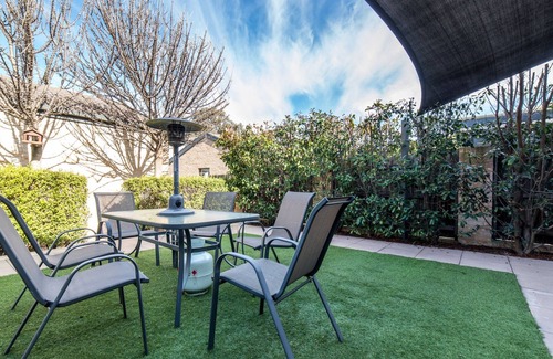 Gungahlin House | Peaceful 3 Bedroom Holiday Stay