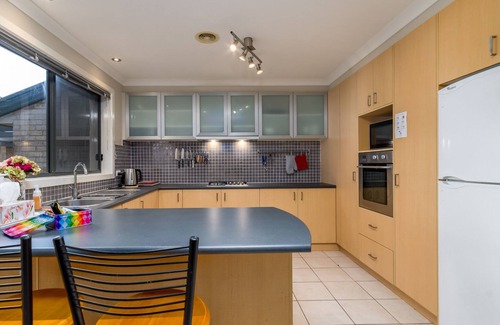 Gungahlin House | Peaceful 3 Bedroom Holiday Stay